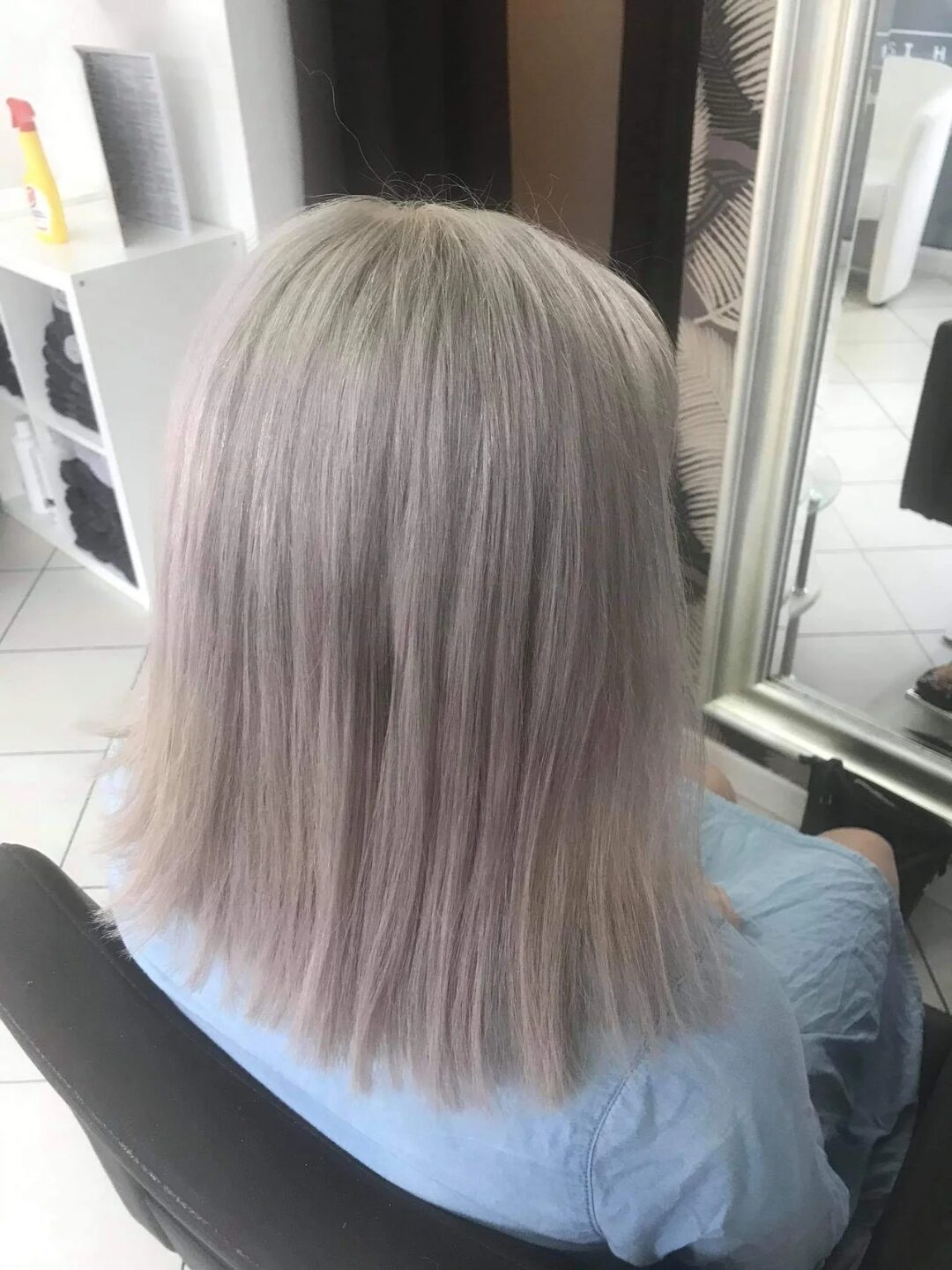 Ledově blond účes po tónování