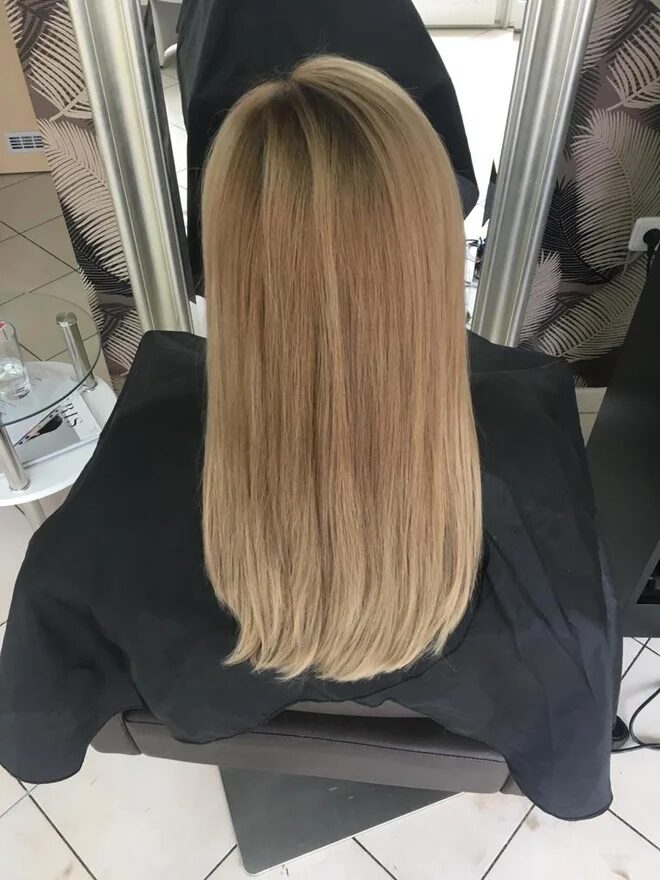Dlouhé hladké blond vlasy po ošetření