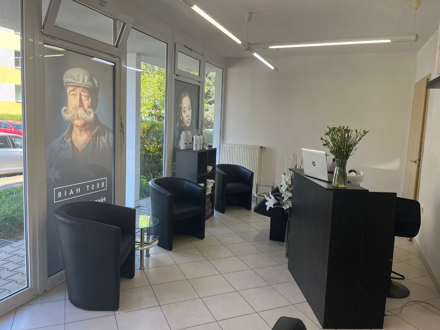 Recepce salonu The Best Hair po rekonstrukci